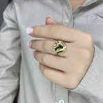 انگشتر طلا زنانه طرح دفرمه کد 2105